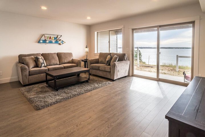 Seagate: Starboard coos Bay~premiere Property