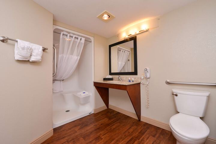 Room 11 of 40