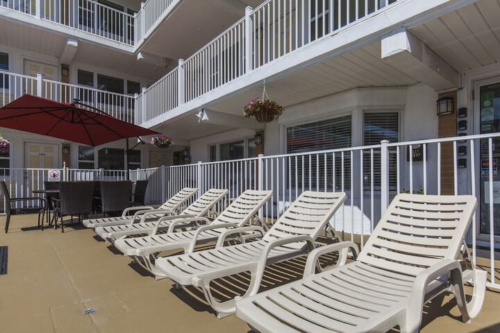 Sundeck 47 of 57
