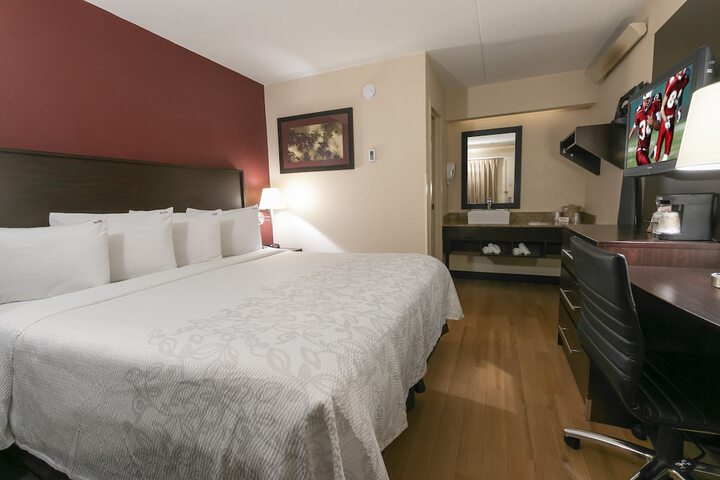 Room 6 of 28