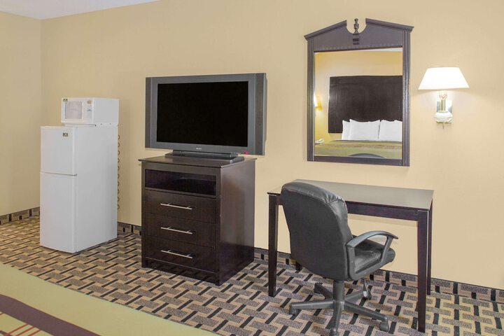 Room 6 of 13