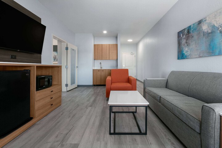 Room 15 of 30