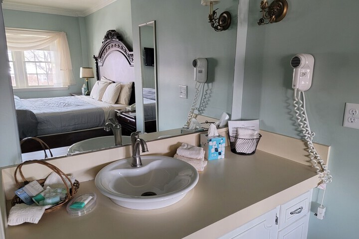 Room 51 of 208
