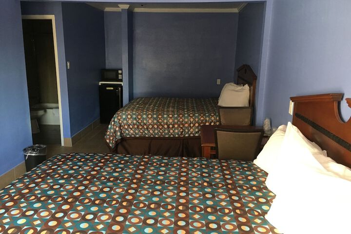 Room 12 of 19