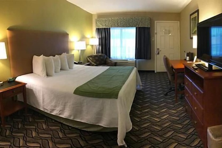 Room 32 of 43