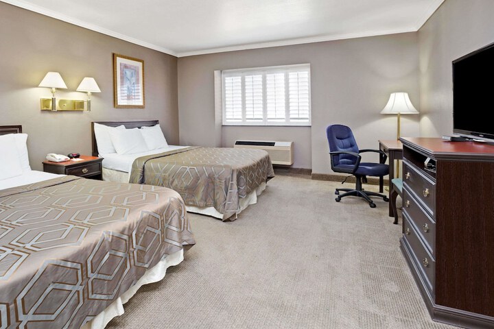 Room 10 of 12