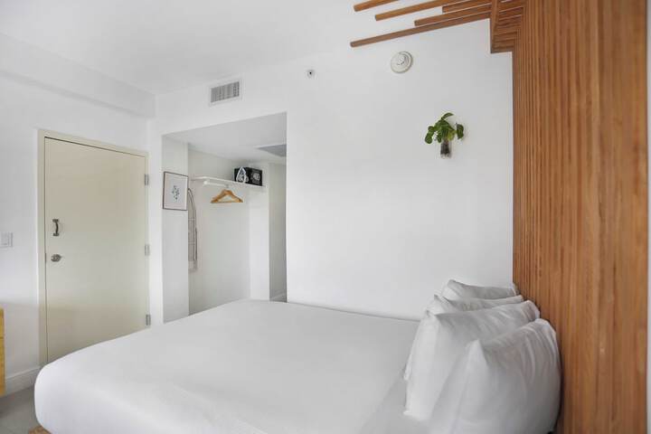 Room 43 of 167