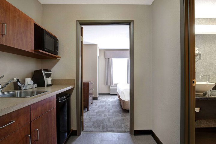 Days Inn by Wyndham Medicine Hat