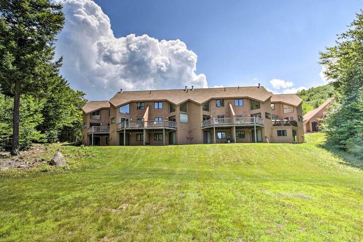 Bartlett Condo w / Mtn-view Deck 1 Mi to Skiing!