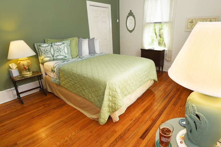 Room 11 of 23