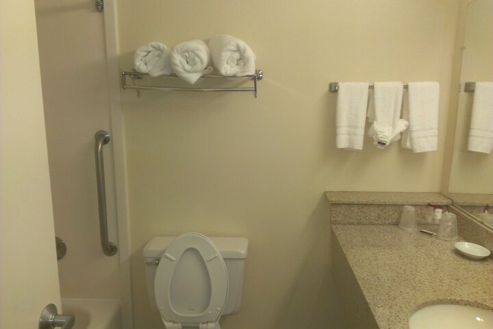Room 9 of 16