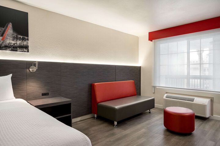 Room 11 of 85
