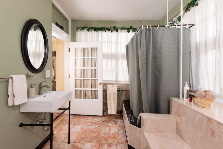 Room 7 of 25
