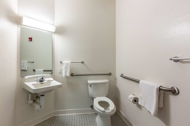 Room 43 of 69