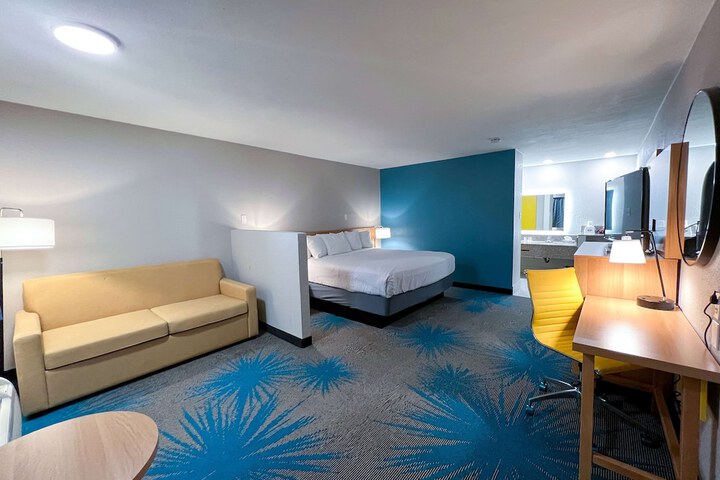 Room 10 of 17