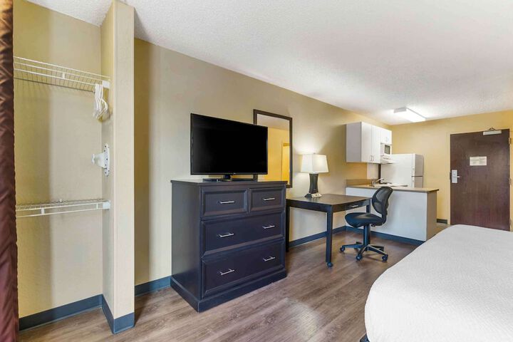 Room 17 of 28