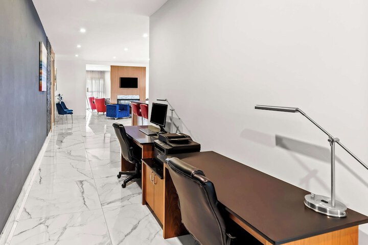 Business Center 34 of 34