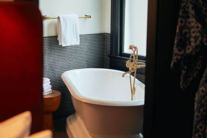 Room 32 of 99
