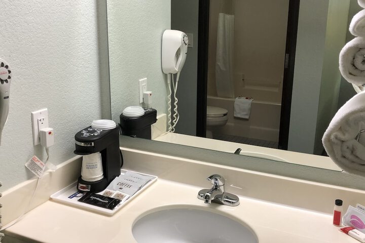 Room 35 of 76