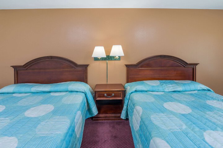 Room 5 of 16