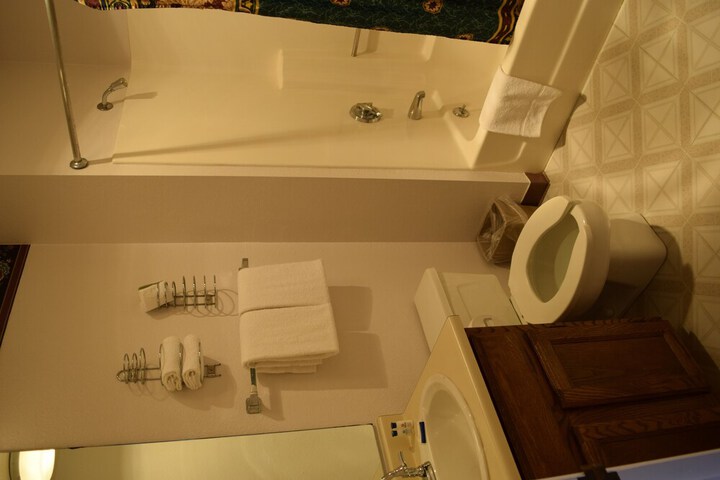 Room 5 of 37