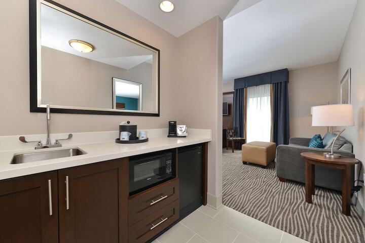 Hampton Inn & Suites Des Moines Downtown