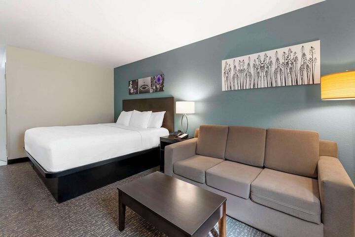Room 27 of 39