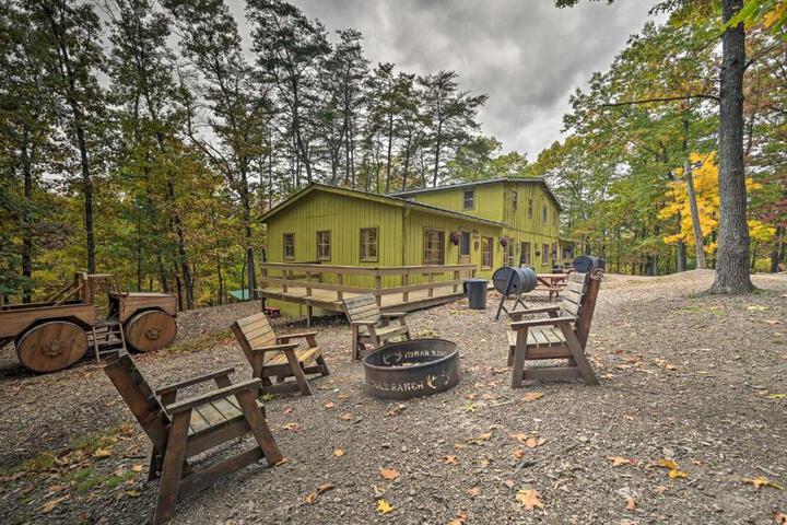 ‘John Wayne Apartment - Deck BBQ, Horses On-Site