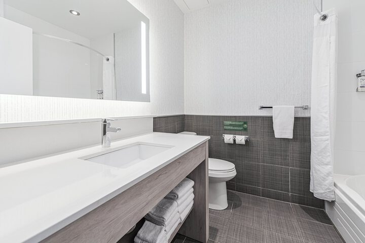 Room 12 of 26