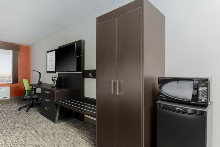 Room 34 of 48