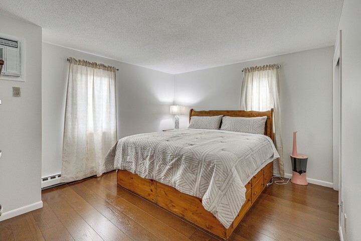Quaint Bristol Townhome 14 Mi to West Hartford!