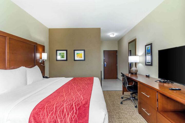 Comfort Inn & Suites Salina North
