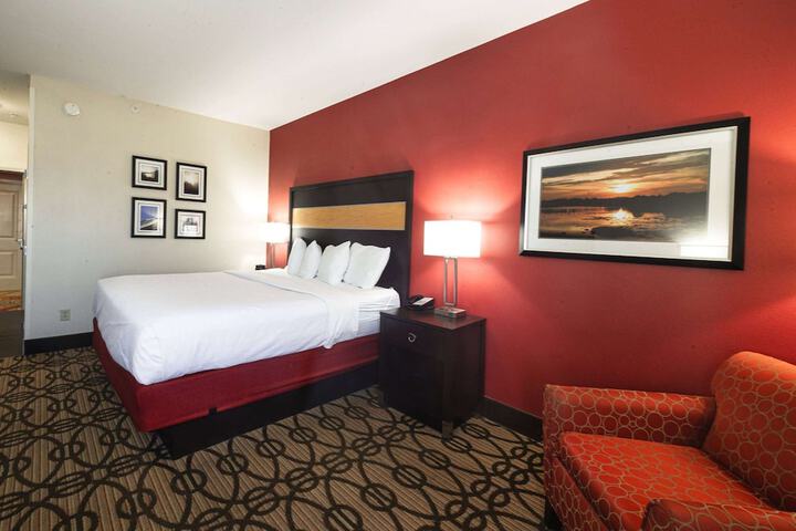 La Quinta Inn & Suites by Wyndham Starkville at MSU