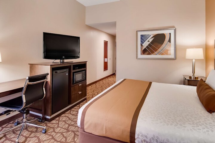 Room 7 of 32