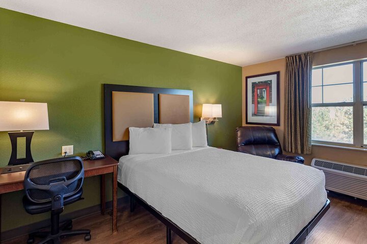 Room 14 of 30