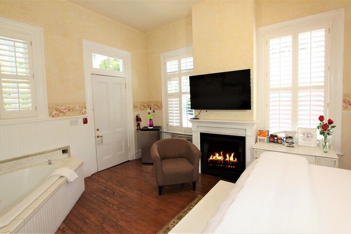 Room 16 of 72