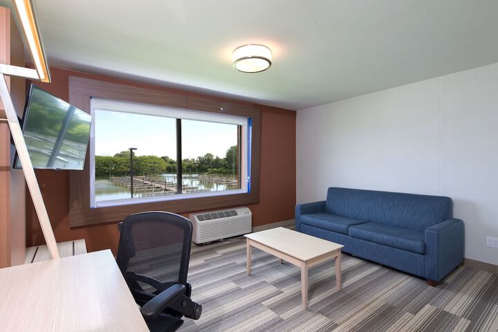 Room 16 of 32