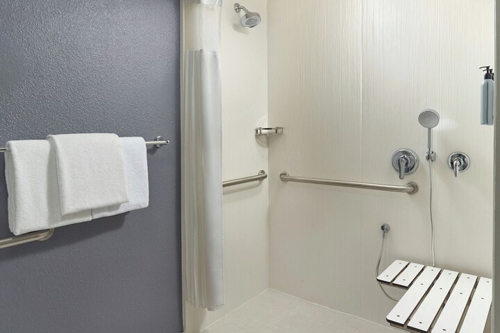 Courtyard by Marriott Tallahassee Downtown / Capitol