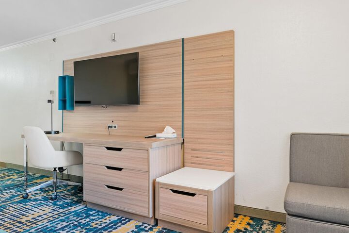 Room 52 of 64