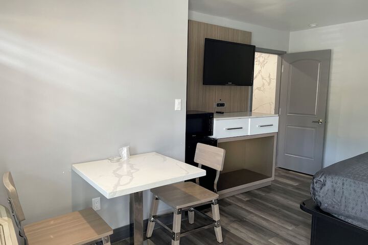 Room 3 of 7