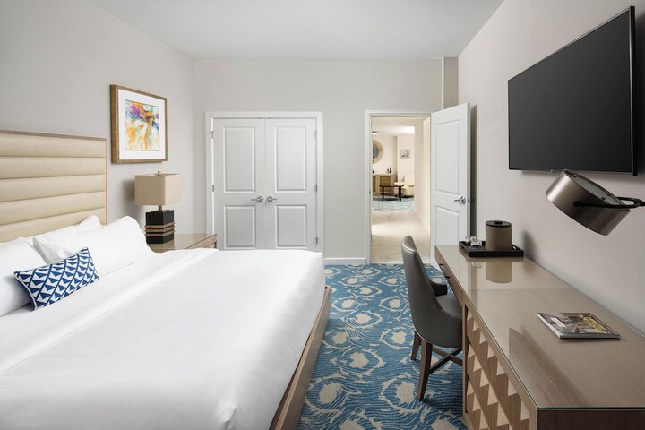 Room 25 of 43