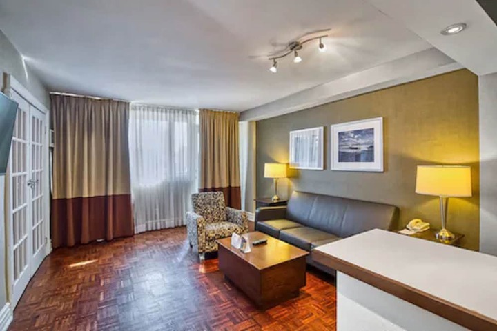 Room 17 of 32