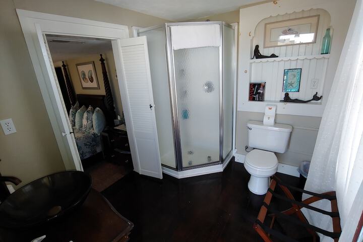 Room 51 of 182