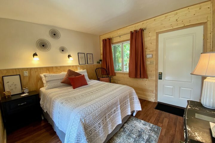 Emerald Valley Inn