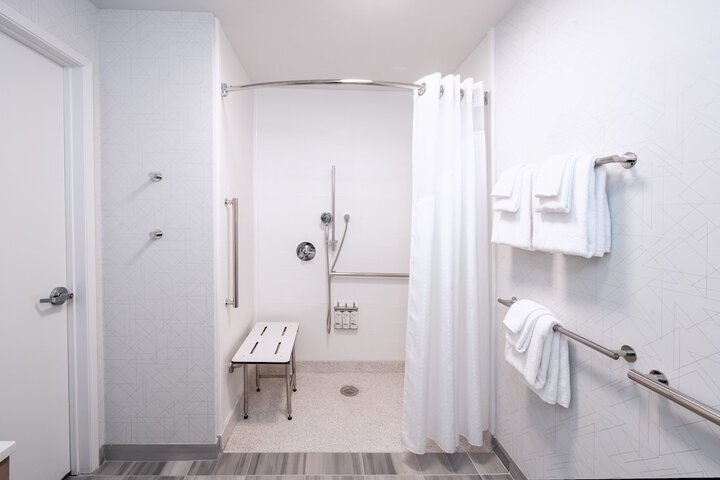 Room 32 of 42