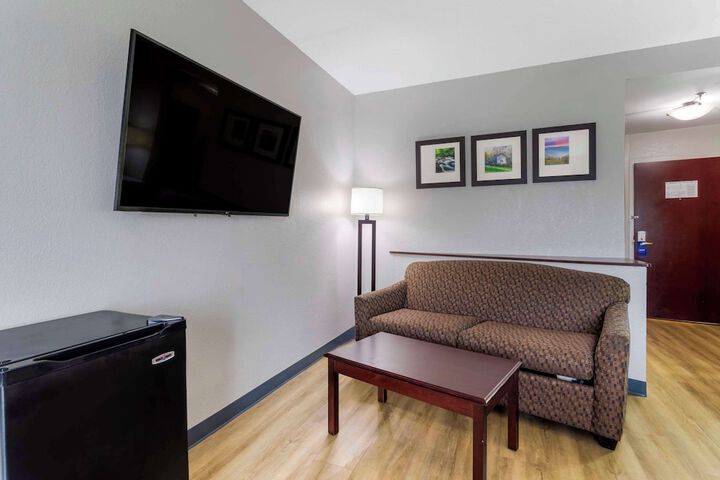 Room 10 of 32
