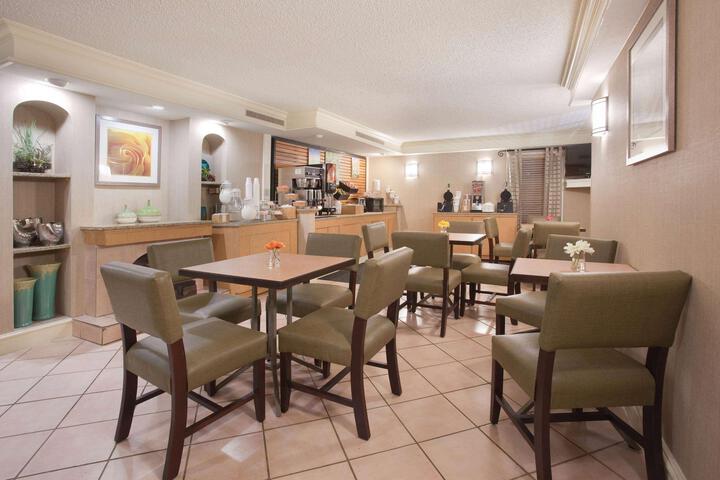 LA QUINTA INN BY WYNDHAM DENVER CENTRAL