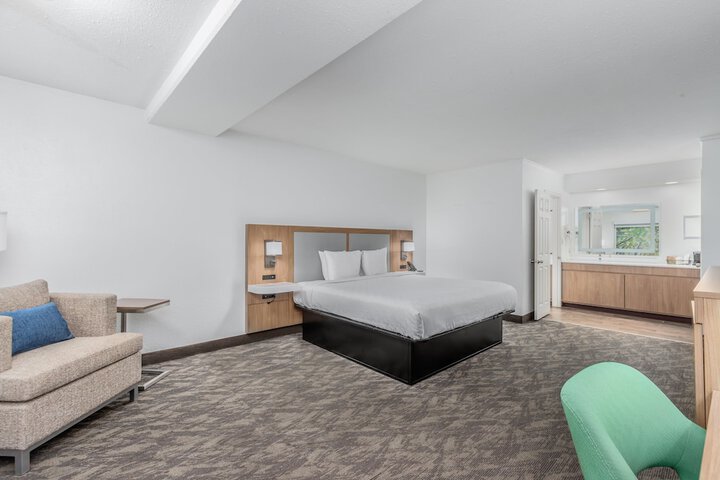 Room 72 of 85