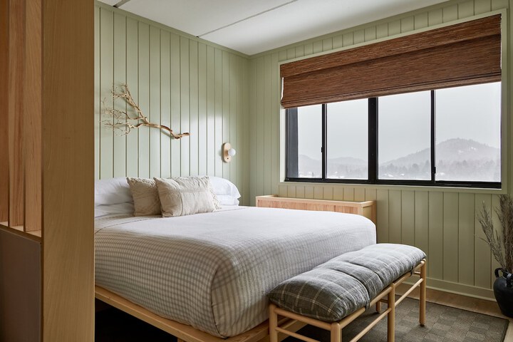 Room 40 of 65