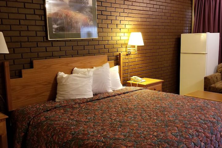 Room 8 of 14